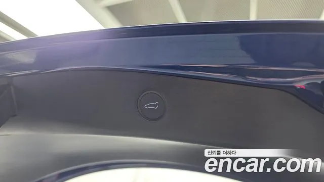 Tesla Model 3 — Фото автомобиля 29