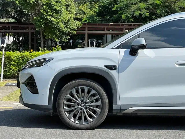 BYD Song Ultra — Фото автомобиля 5