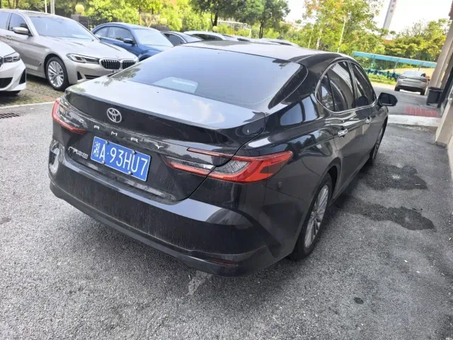 Toyota Camry — Фото автомобиля 2