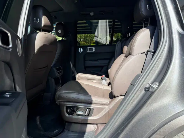 Li Auto L8 — Фото автомобиля 15