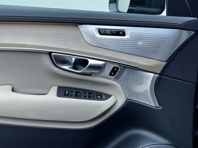 Volvo XC90 — Фото автомобиля 18