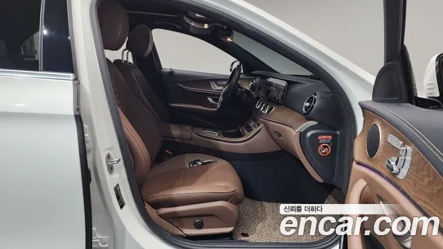 Mercedes-Benz E-Class — Фото автомобиля 11