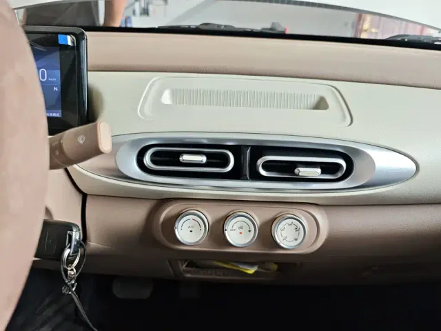 Wuling Hongguang Mini EV — Фото автомобиля 12