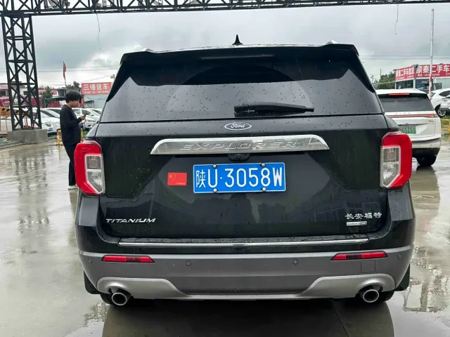 Ford Explorer — Фото автомобиля 14