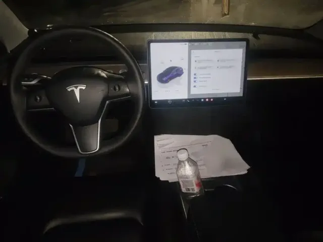 Tesla Model 3 — Фото автомобиля 5