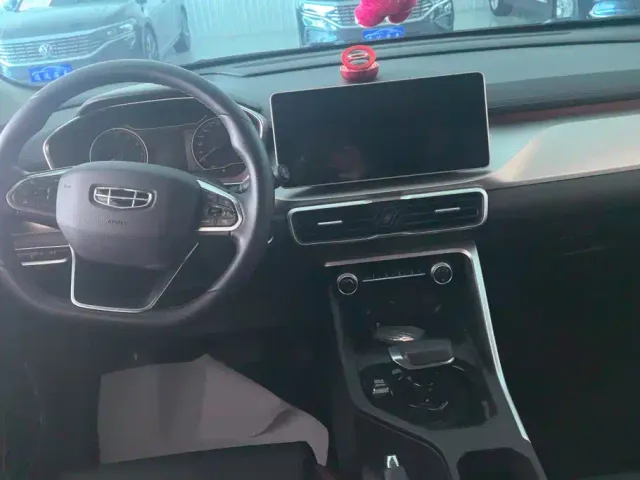 Geely Binyue — Фото автомобиля 12