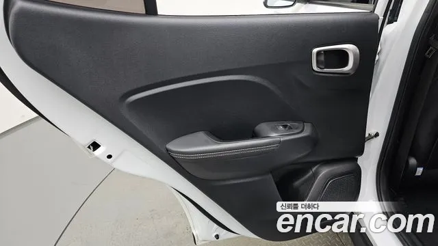 Hyundai Venue — Фото автомобиля 24