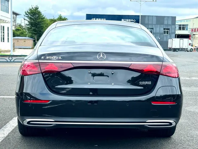 Mercedes-Benz E-Class — Фото автомобиля 5