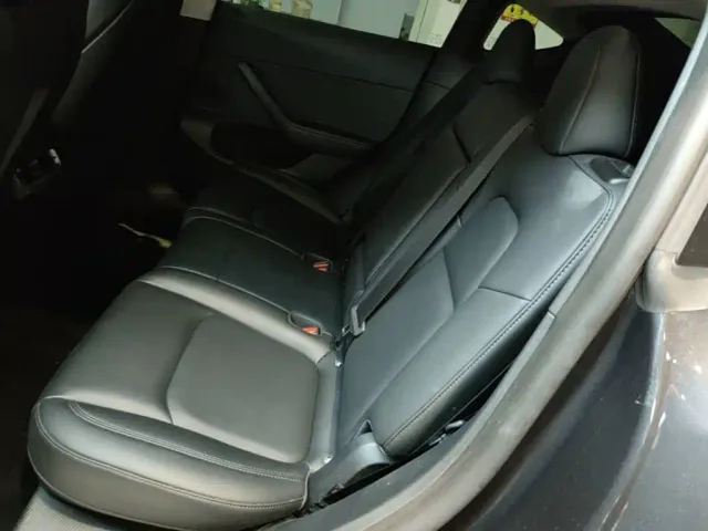 Tesla Model Y — Фото автомобиля 16