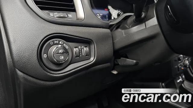 Jeep Renegade — Фото автомобиля 27