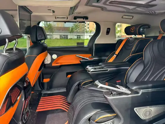 Toyota Sienna — Фото автомобиля 6