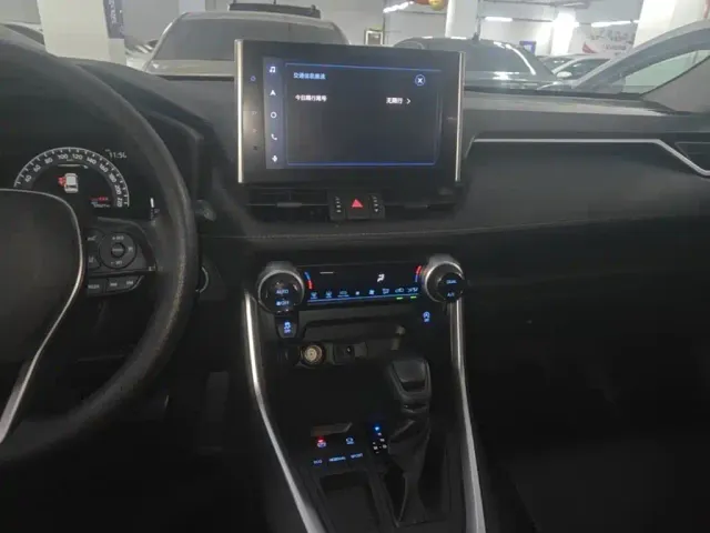 Toyota RAV4 — Фото автомобиля 12