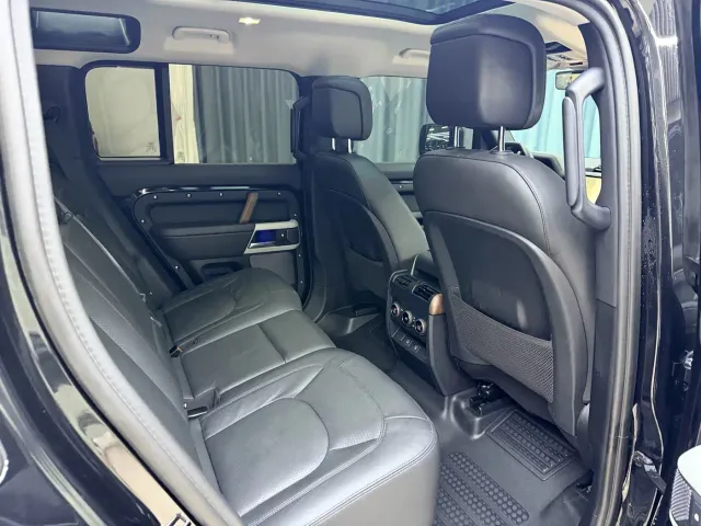 Land Rover Defender — Фото автомобиля 26
