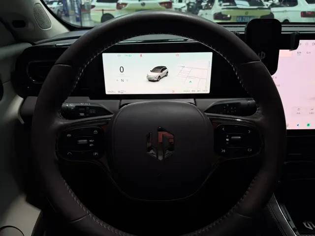 Leapmotor C11 — Фото автомобиля 9