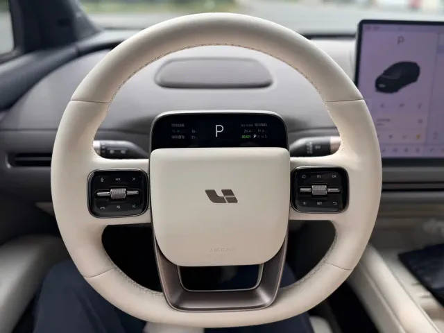 Li Auto i6 — Фото автомобиля 17
