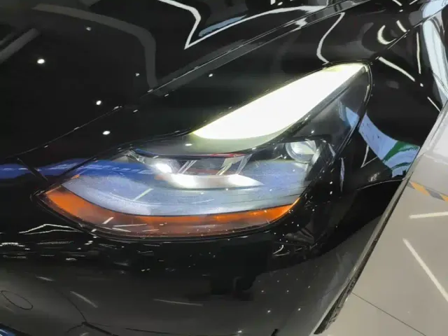 Tesla Model 3 — Фото автомобиля 23