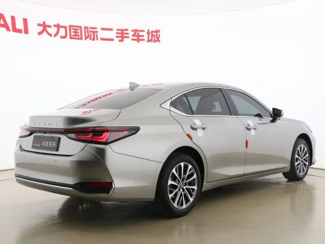 Lexus ES — Фото автомобиля 14