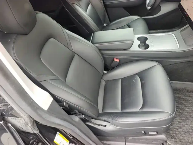 Tesla Model Y — Фото автомобиля 24