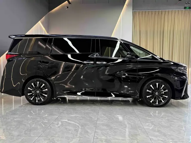 Toyota Alphard — Фото автомобиля 4
