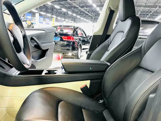 Tesla Model Y — Фото автомобиля 7