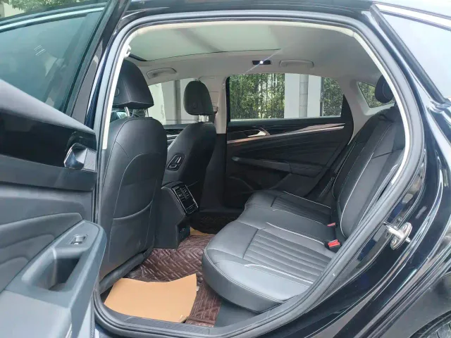 Volkswagen Passat — Фото автомобиля 6