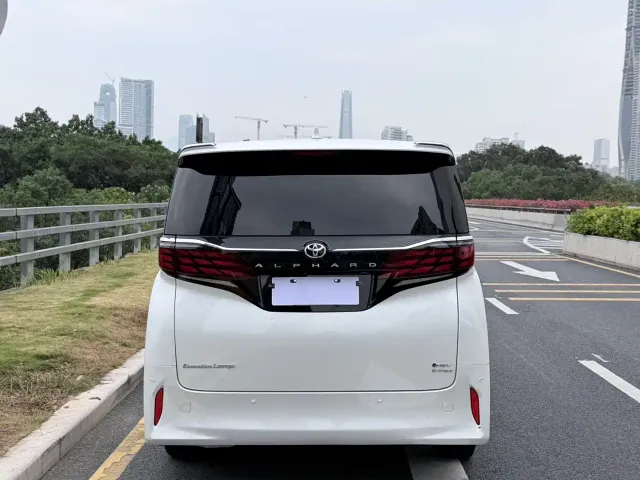 Toyota Alphard — Фото автомобиля 5