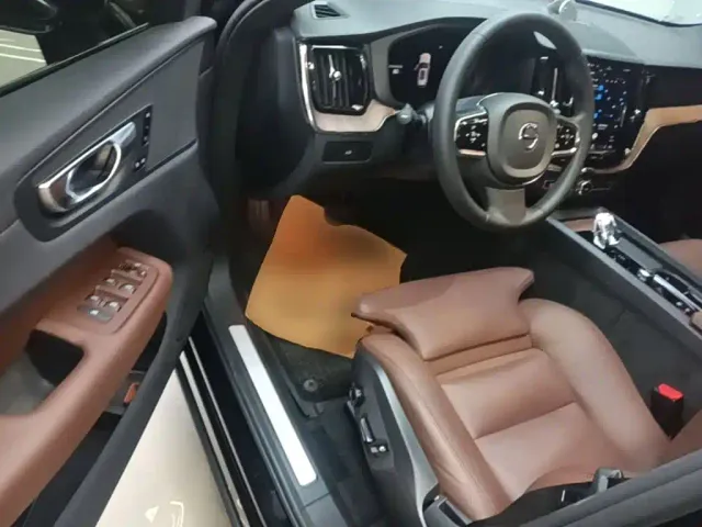 Volvo XC60 — Фото автомобиля 15