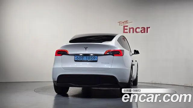 Tesla Model Y — Фото автомобиля 4