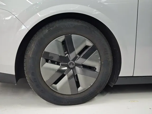 Li Auto MEGA — Фото автомобиля 6