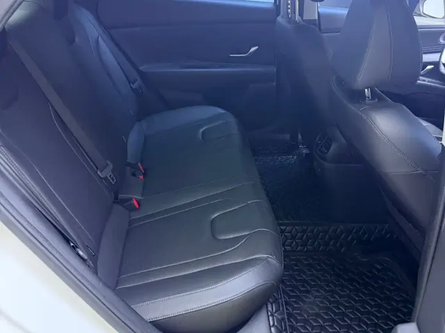 Hyundai Elantra — Фото автомобиля 10