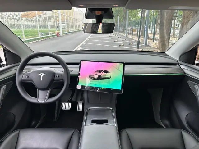 Tesla Model Y — Фото автомобиля 17