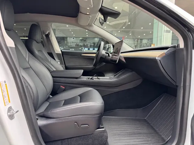 Tesla Model Y — Фото автомобиля 5