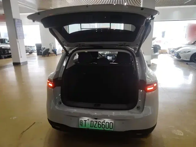 Leapmotor B10 — Фото автомобиля 18