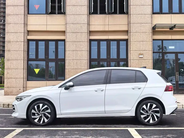 Volkswagen Golf — Фото автомобиля 8