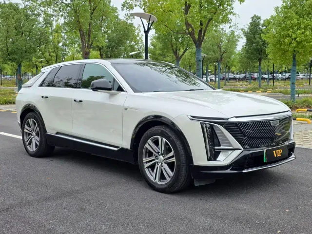 Cadillac Lyriq — Фото автомобиля 3