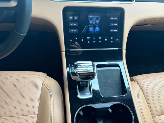 Li Auto ONE — Фото автомобиля 11