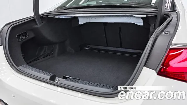 Mercedes-Benz E-Class — Фото автомобиля 11