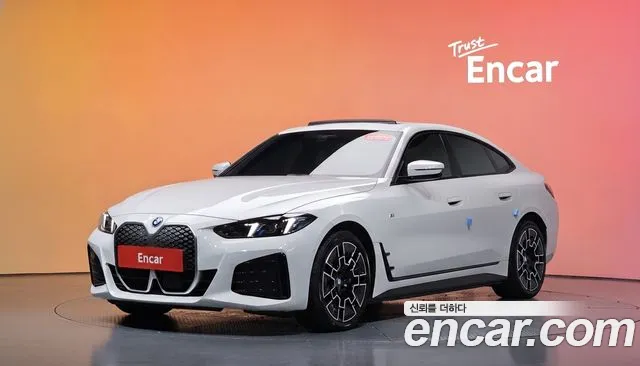 Фотография автомобиля — BMW i4