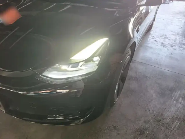 Tesla Model 3 — Фото автомобиля 21