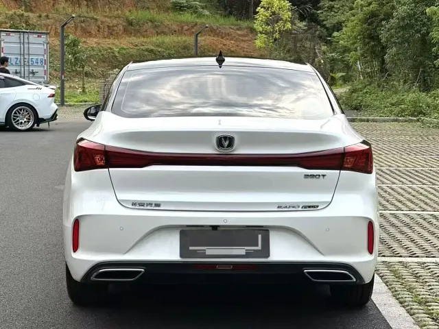 Changan Eado — Фото автомобиля 8