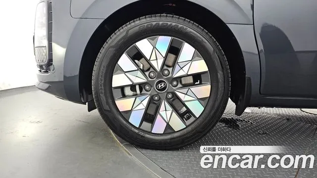 Hyundai Staria Staria 4WD Lounge 9 мест — Фото автомобиля 5