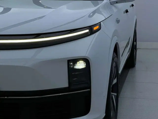Li Auto L7 — Фото автомобиля 2