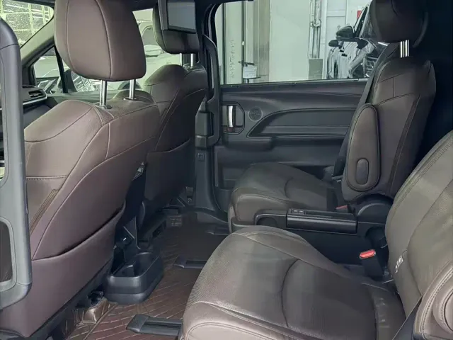 Toyota Sienna — Фото автомобиля 5