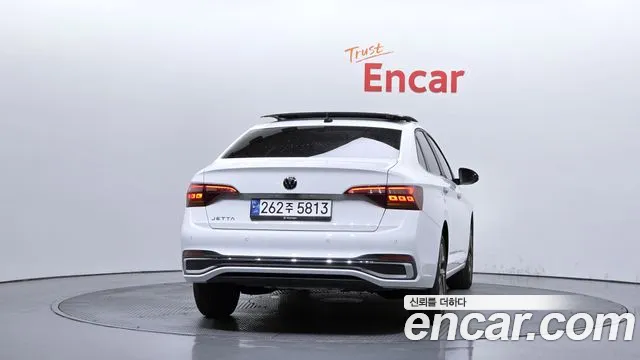 Volkswagen Jetta — Фото автомобиля 3