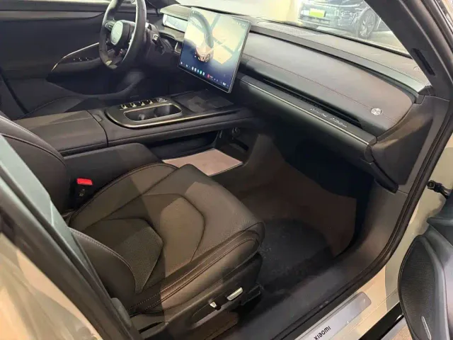 Xiaomi SU7 — Фото автомобиля 12