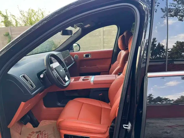 Li Auto L8 — Фото автомобиля 7