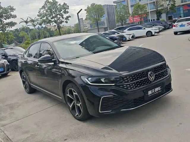 Volkswagen Passat — Фото автомобиля 3