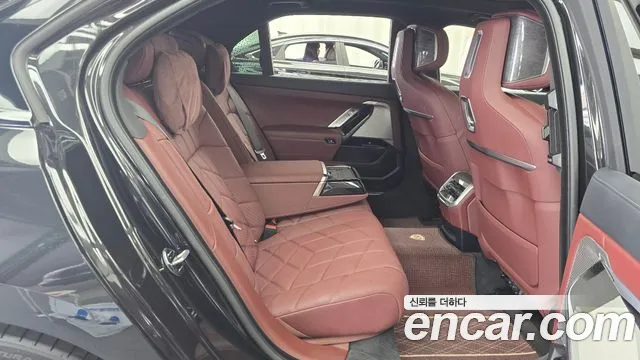 BMW 7 Series G70 — Фото автомобиля 17