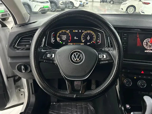 Volkswagen T-Roc — Фото автомобиля 5