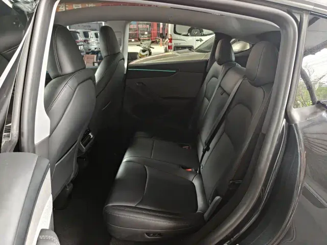 Tesla Model Y — Фото автомобиля 16